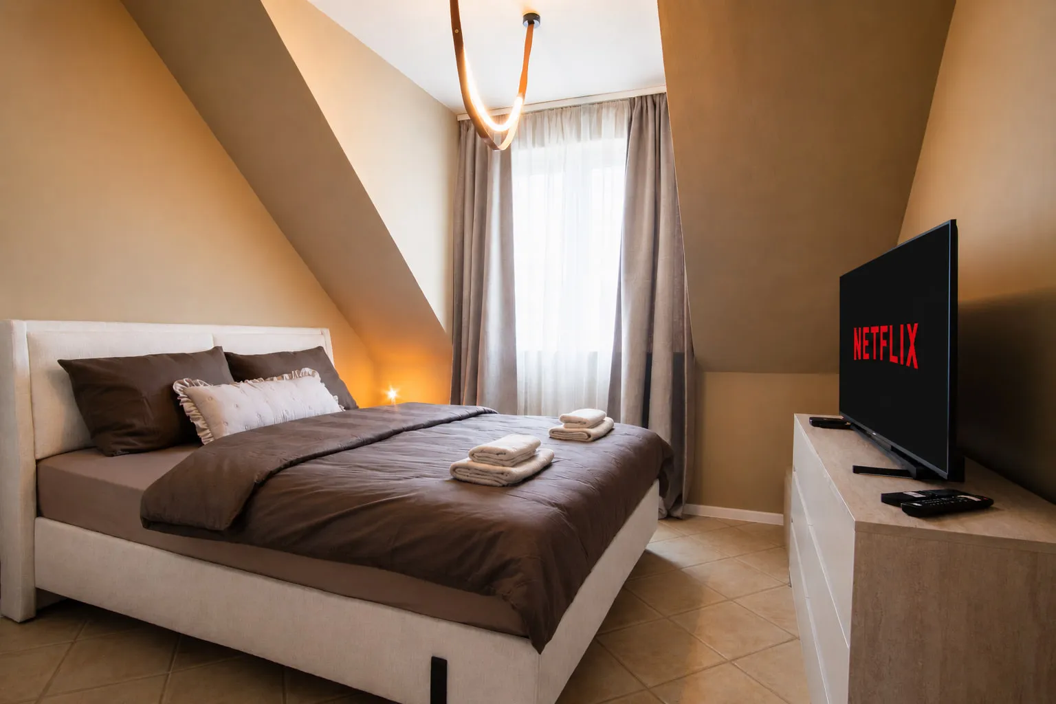 Имоти & Airbnb