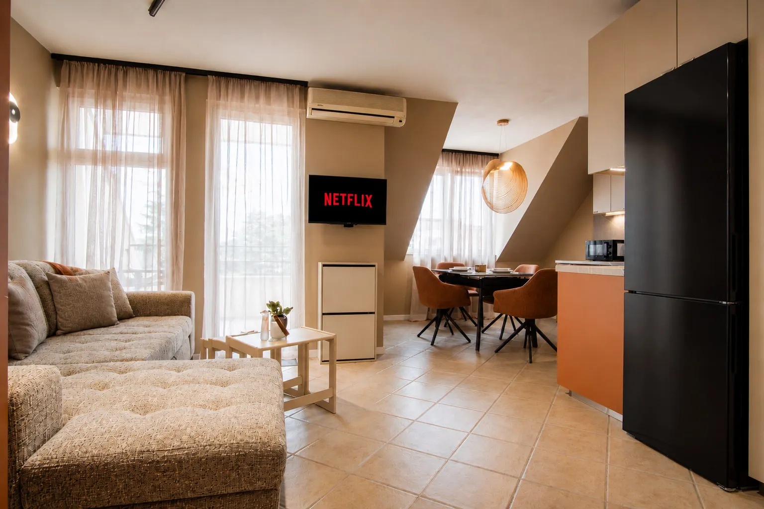 Имоти & Airbnb